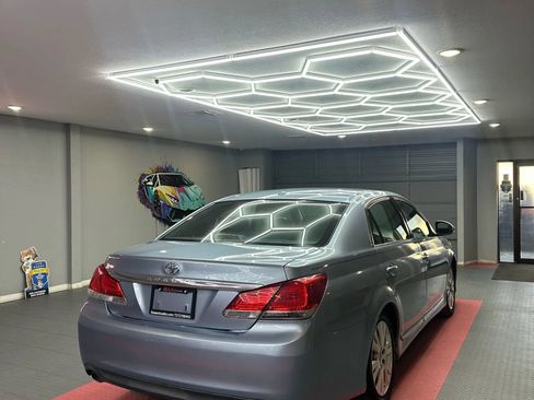 Used 2012 Toyota Avalon Limited image 6