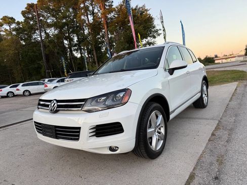 Used 2013 Volkswagen Touareg TDI image 3