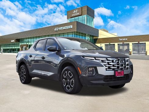 Used 2024 Hyundai Santa Cruz SE FWD image 3