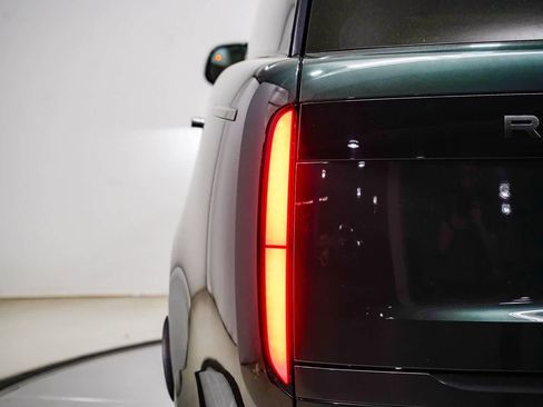 Used 2024 Land Rover Range Rover Long Wheelbase SE image 9