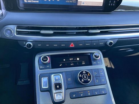 Used 2024 Hyundai Palisade Calligraphy image 15