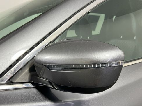 Used 2018 Nissan Rogue SV image 12