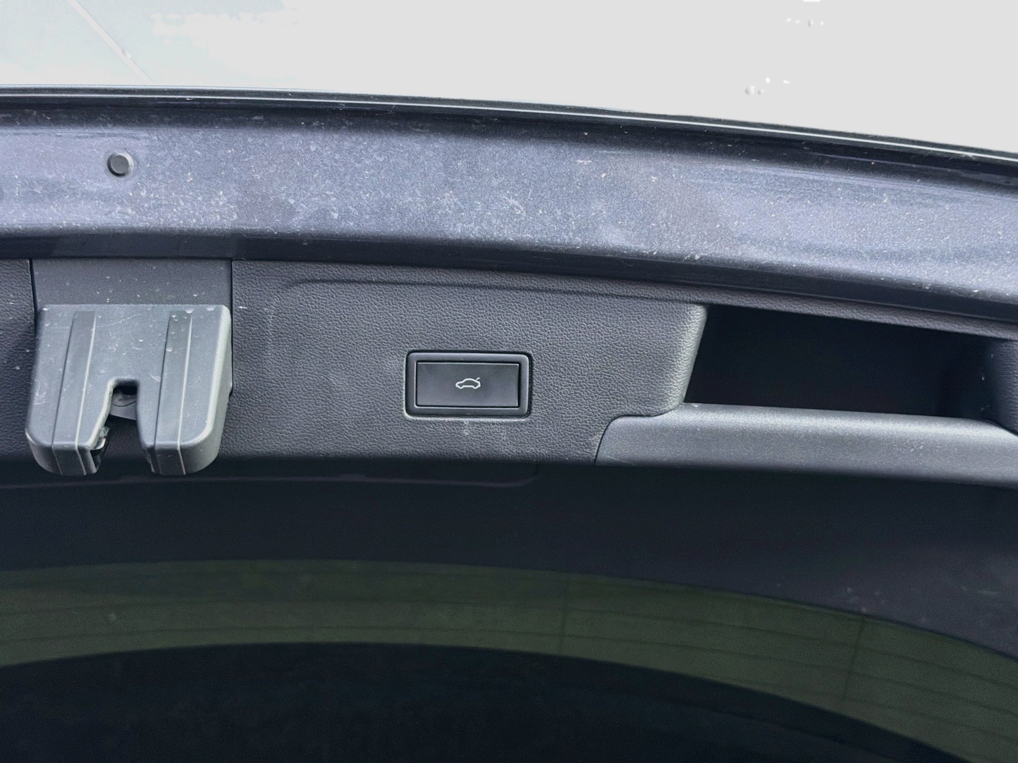 Used 2024 Volkswagen Atlas Cross Sport SE w/ Panoramic Sunroof Package FWD image 32