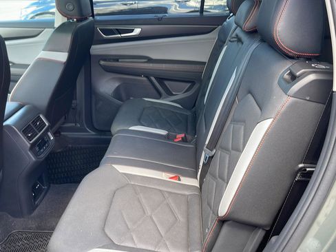 Used 2025 Volkswagen Atlas Peak Edition SE image 9