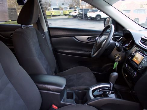 Used 2016 Nissan Rogue S w/ Appearance Package image 35