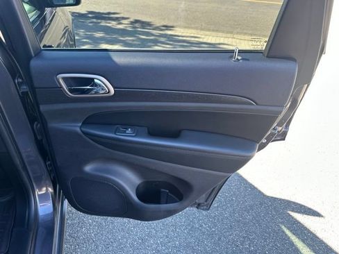Used 2016 Jeep Grand Cherokee Laredo w/ Quick Order Package 23E AWD/4WD image 24