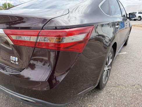 Used 2018 Toyota Avalon XLE Premium w/ All Weather Liner Package FWD image 11
