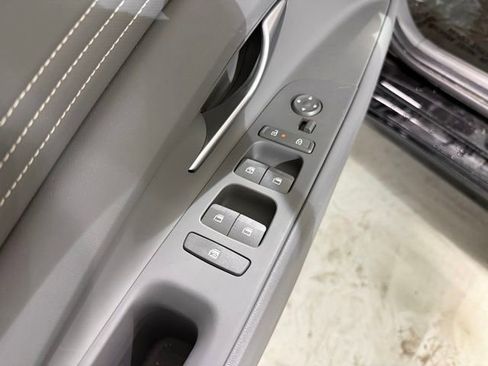 Used 2025 Hyundai Elantra SEL FWD image 10