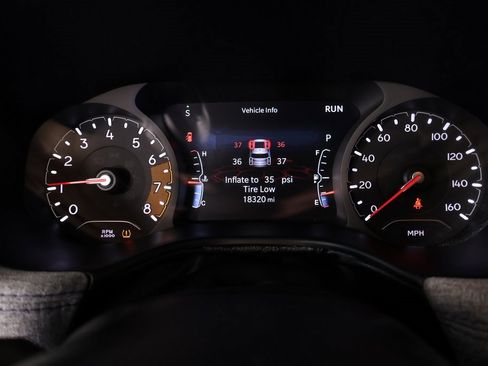 Used 2024 Jeep Compass Latitude w/ Convenience Group image 4