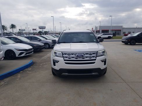 Used 2019 Ford Explorer XLT w/ Equipment Group 201A FWD image 2