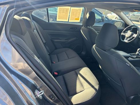 Used 2025 Nissan Altima 2.5 SV image 25