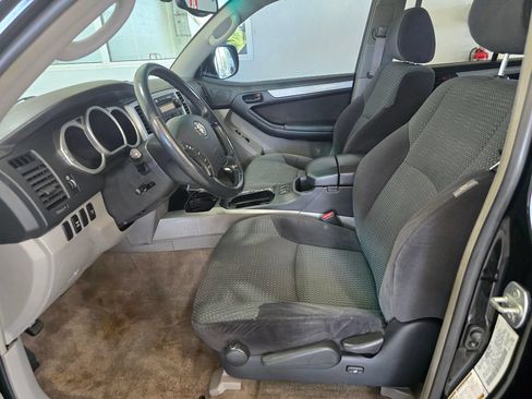 Used 2005 Toyota 4Runner SR5 AWD/4WD image 23