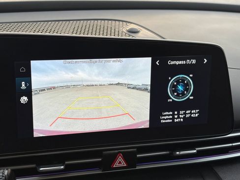 Used 2025 Hyundai Elantra Limited FWD image 24