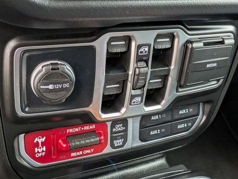 Certified 2025 Jeep Wrangler Unlimited Rubicon 4xe w/ Convenience Group AWD/4WD image 28
