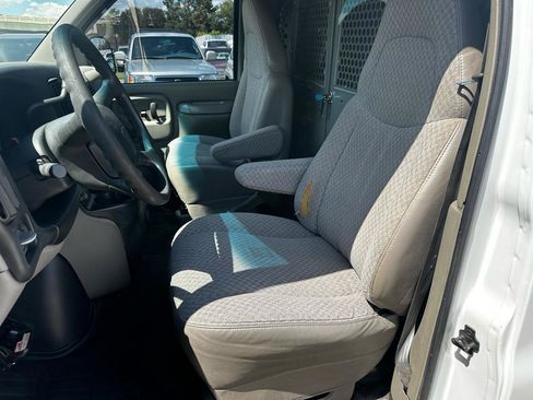 Used 2001 Chevrolet Express 1500 RWD image 10