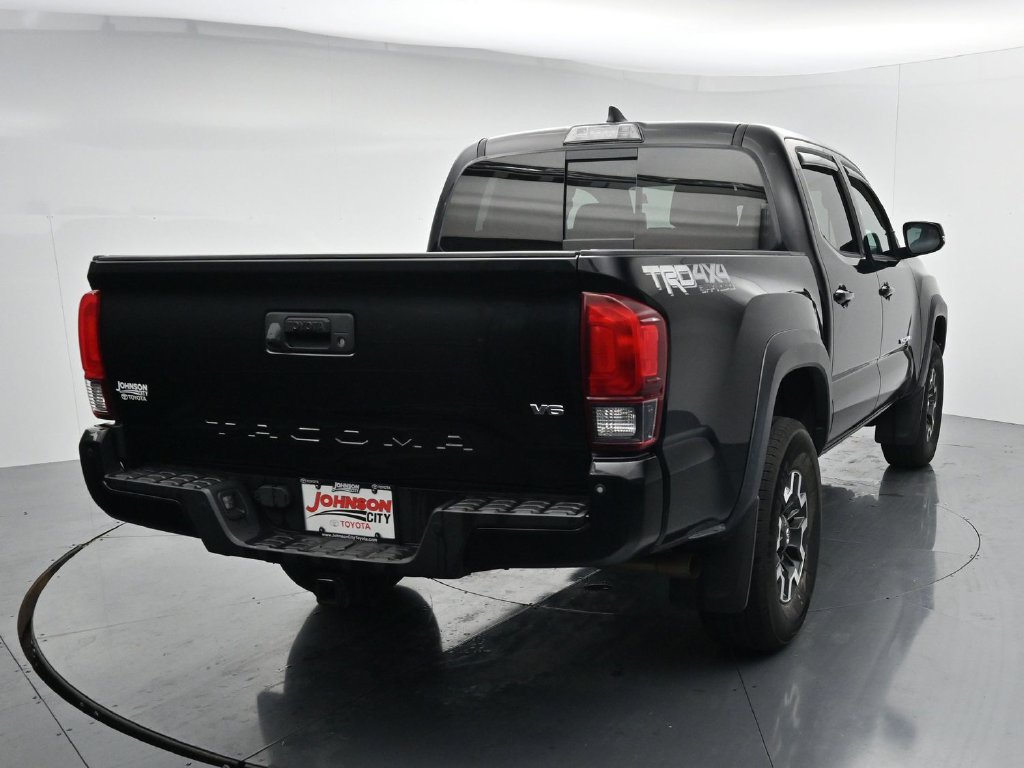 Used 2018 Toyota Tacoma TRD Off-Road w/ Technology Package AWD/4WD image 6