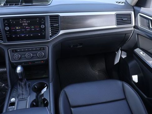 Used 2021 Volkswagen Atlas SE w/ Panoramic Sunroof Package image 18