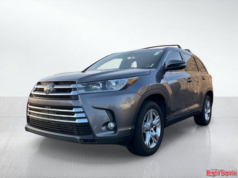 Certified 2018 Toyota Highlander Limited FWD image 2