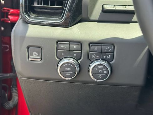 Used 2025 GMC Sierra 2500 AT4 w/ AT4 Premium Plus Package AWD/4WD image 23