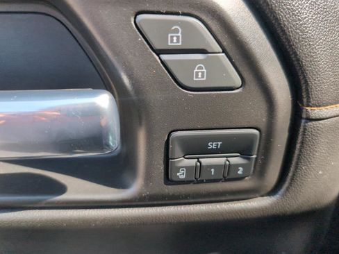 Used 2021 GMC Sierra 1500 AT4 w/ AT4 Preferred Package AWD/4WD image 16