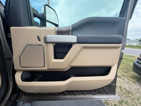Used 2019 Ford F350 Lariat w/ Lariat Ultimate Package AWD/4WD image 19