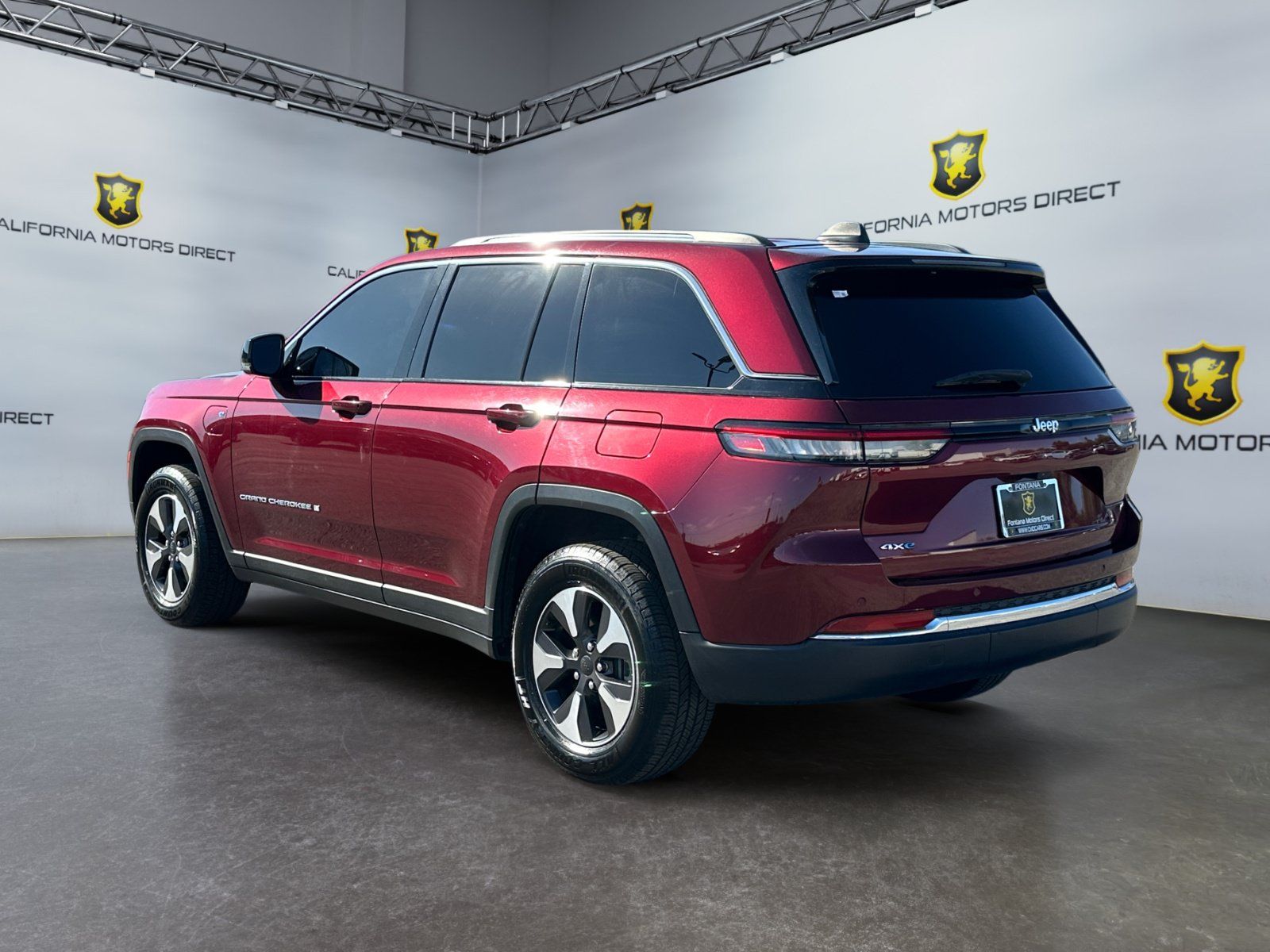 Used 2023 Jeep Grand Cherokee 4WD 4xe image 3
