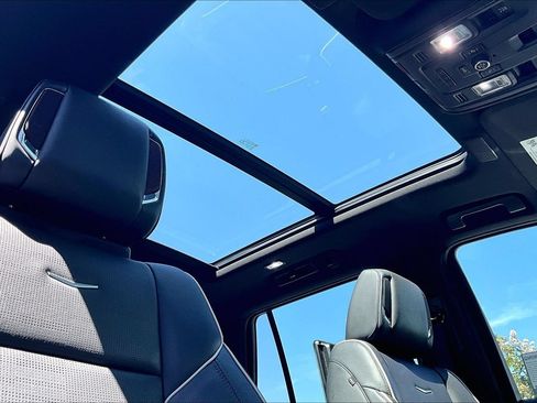Used 2021 Cadillac Escalade Premium Luxury RWD image 19