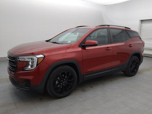 Used 2022 GMC Terrain SLE w/ Driver Convenience Package image 2