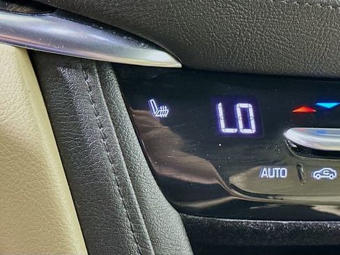 Used 2018 Cadillac XT5 AWD image 24