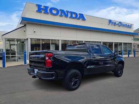 Used 2025 Chevrolet Silverado 1500 Custom Trail Boss w/ Midnight Edition AWD/4WD image 4