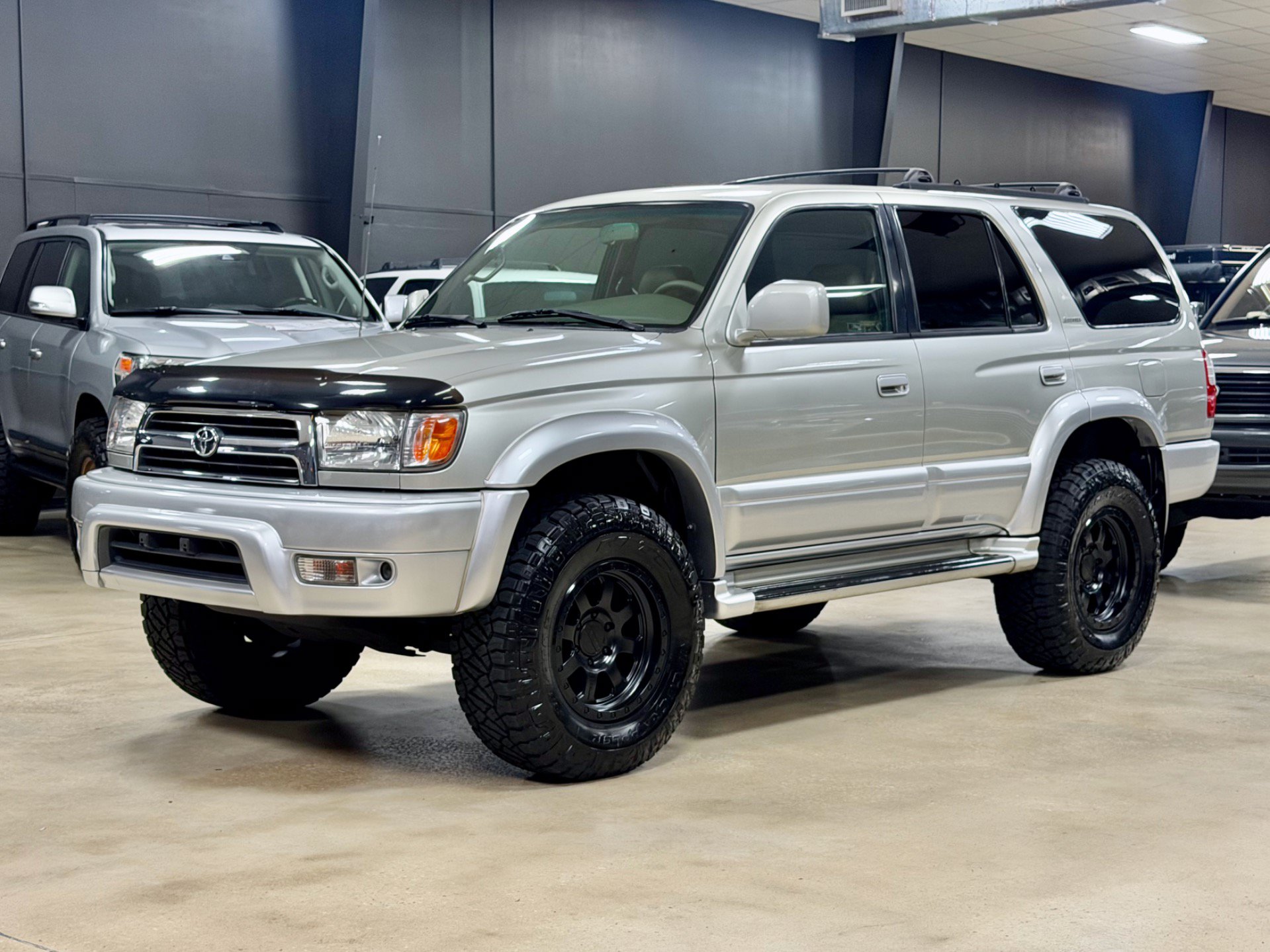 Used 2000 Toyota 4Runner Limited AWD/4WD image 1