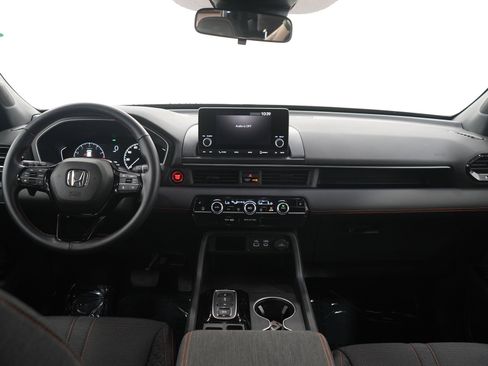 Used 2025 Honda Pilot Sport image 16