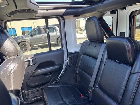 Used 2020 Jeep Wrangler Unlimited Sahara image 25
