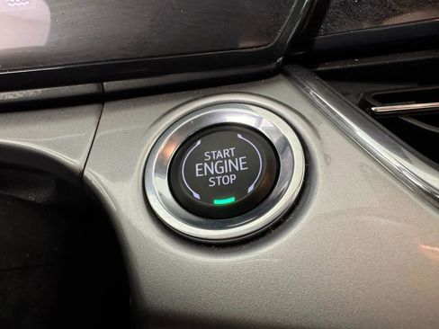 Used 2025 Chevrolet Trax LT image 17