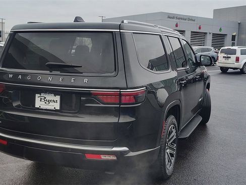 Used 2023 Jeep Wagoneer 4WD w/ Premium Group I image 3