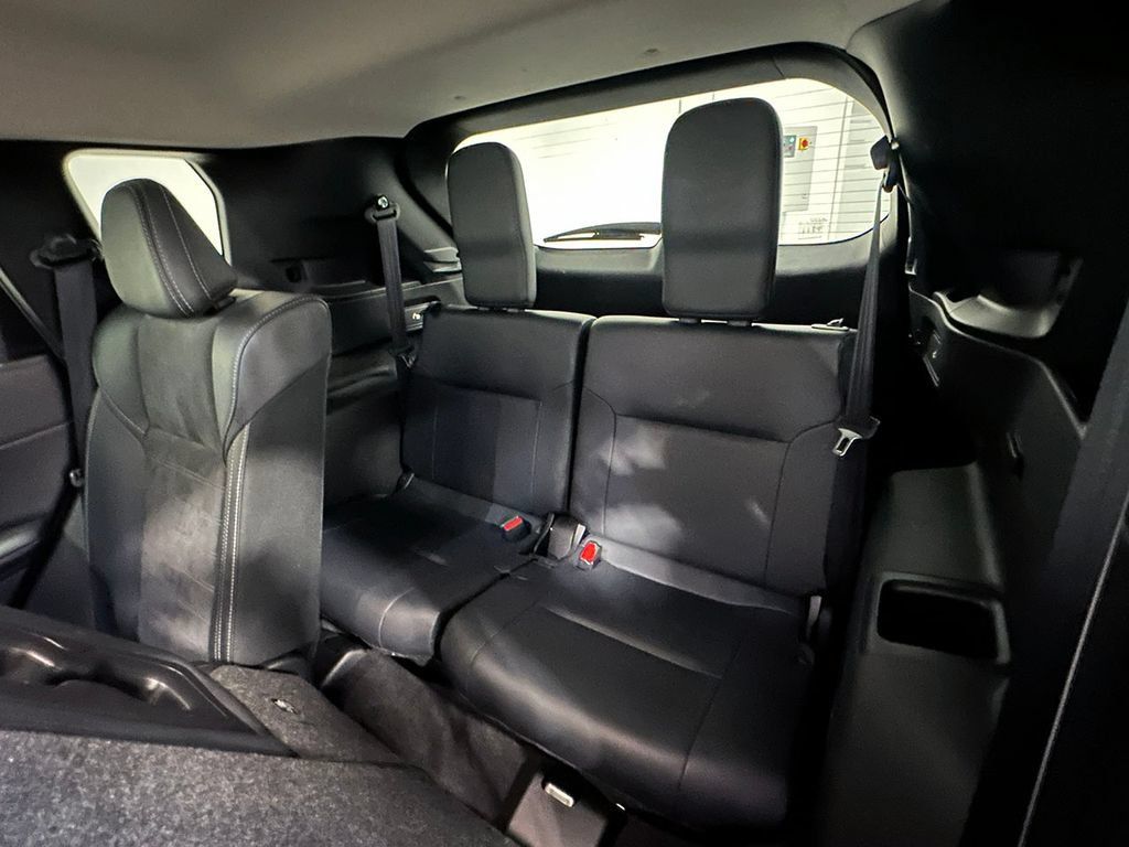 Used 2025 Mitsubishi Outlander AWD image 19