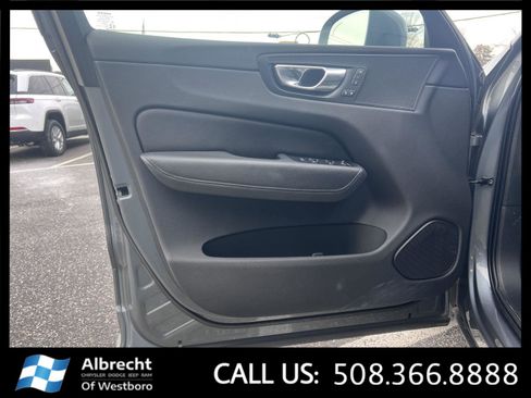 Used 2020 Volvo XC60 T6 Momentum w/ Protection Package image 11