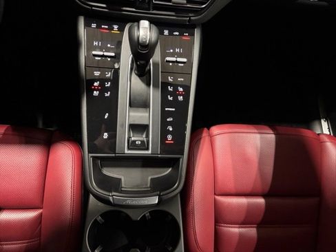 Used 2022 Porsche Macan S image 21