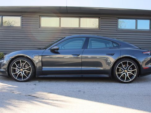 Used 2023 Porsche Taycan image 2