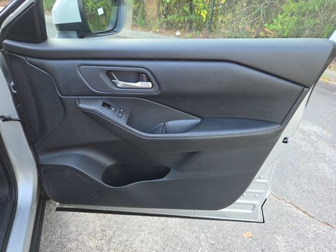 Certified 2025 Nissan Rogue SV FWD image 38