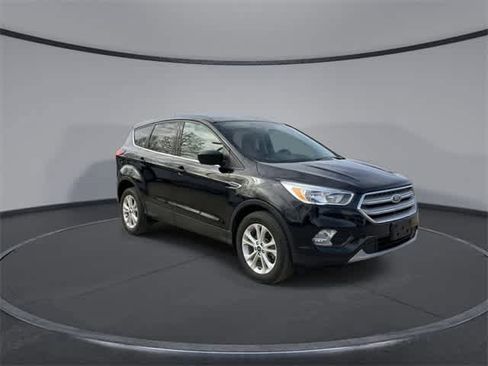 Used 2019 Ford Escape SE image 2