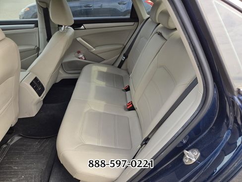 Used 2022 Volkswagen Passat 2.0T SE image 4