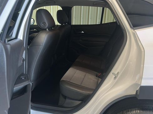 Used 2025 Chevrolet Trax LT w/ LT Convenience Package image 11