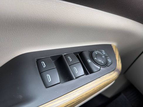 Used 2018 GMC Acadia Denali w/ Technology Package AWD/4WD image 11