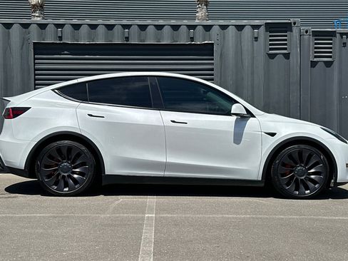 Used 2021 Tesla Model Y Performance AWD/4WD image 9