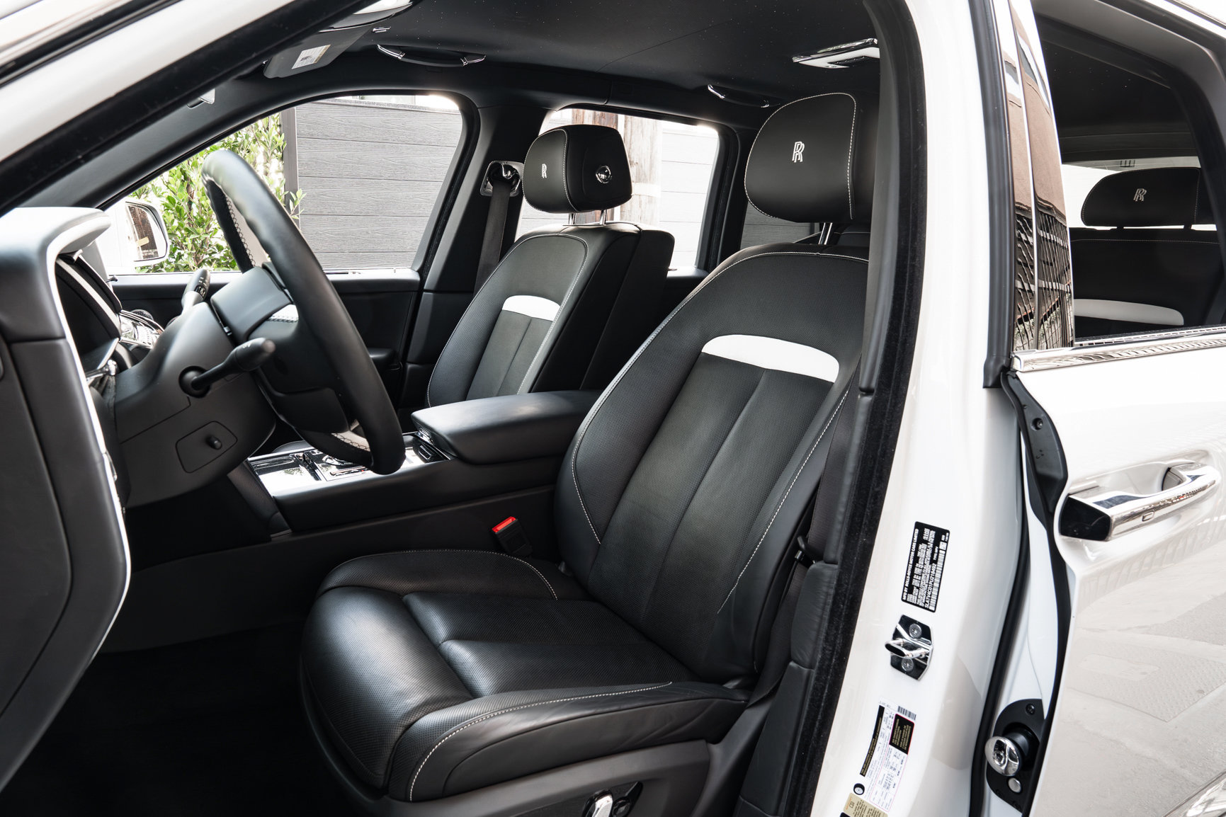 Used 2023 Rolls-Royce Cullinan w/ Technology Package AWD/4WD image 37