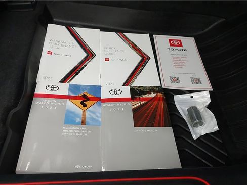 Used 2021 Toyota Avalon XLE w/ Carpet Mat Package (TMS) image 39