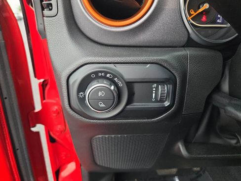 Used 2023 Jeep Gladiator Mojave AWD/4WD image 30