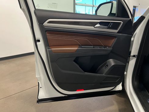 Used 2022 Volkswagen Atlas SE w/ Panoramic Sunroof Package image 26