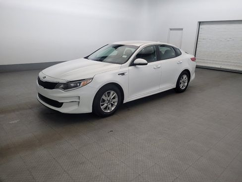 Used 2018 Kia Optima LX FWD image 2